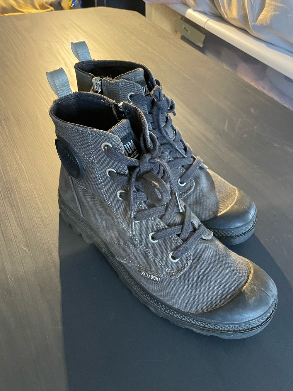 Womens 8 (Men’s 6) Gray Canvas zip-up Chukka Boots by Palladium